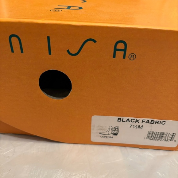 NWT Unisa Booties Boots - Picture 5 of 6